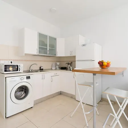 Cozy Nearby Flat Canteras